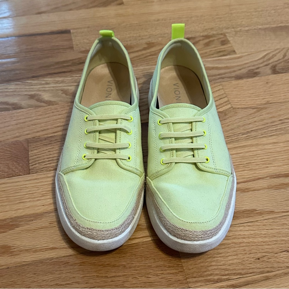 EUC Vionic Women's Essence Jovie Lace-up Sneaker
